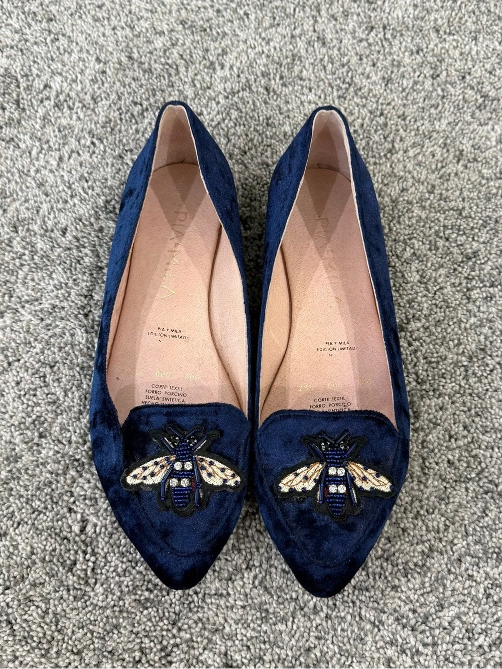 Pia Y Mila Blue Velvet Bee Embroidery Ballet Flats Whimsical Women’s 25.5 US 8.5